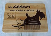 we groom with care+style、雕刻木牌